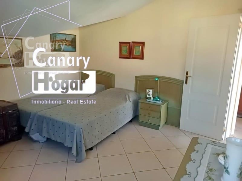 Ático de 2 habitaciones en Los Cristianos en venta con garaje - 750.000 € (Ref: 9834136)