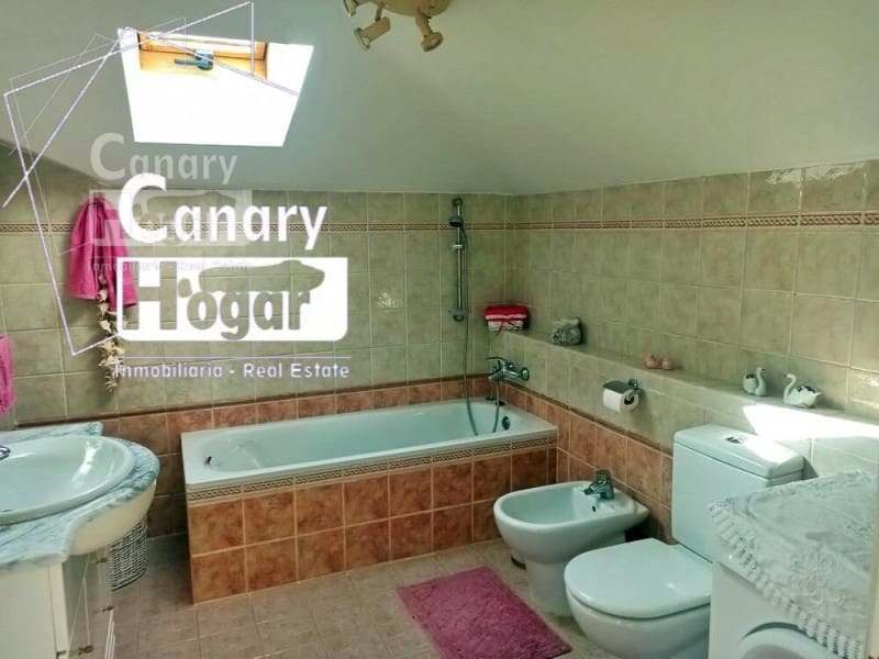 Ático de 2 habitaciones en Los Cristianos en venta con garaje - 750.000 € (Ref: 9834136)