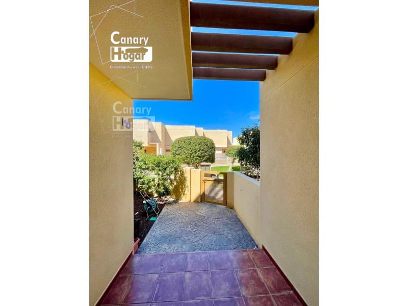 2 bedroom Villa for sale in Los Abrigos with garage - € 577,000 (Ref: 9834138)