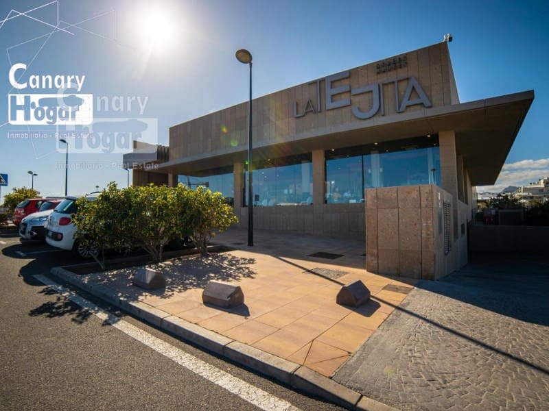 2 bedroom Villa for sale in Los Abrigos with garage - € 577,000 (Ref: 9834138)