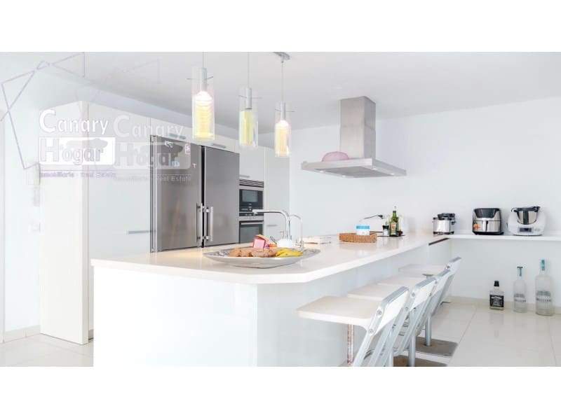 4 chambre Villa/Maison à vendre à Playa Fanabe avec piscine garage - 2 625 000 € (Ref: 9834143)