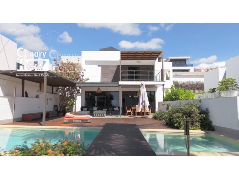 4 chambre Villa/Maison à vendre à Playa Fanabe avec piscine garage - 2 625 000 € (Ref: 9834143)