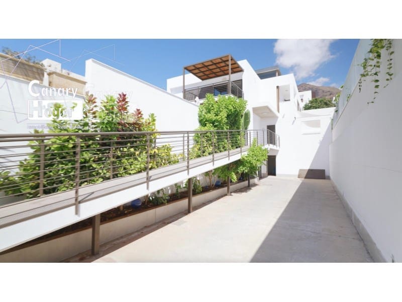 4 chambre Villa/Maison à vendre à Playa Fanabe avec piscine garage - 2 625 000 € (Ref: 9834143)