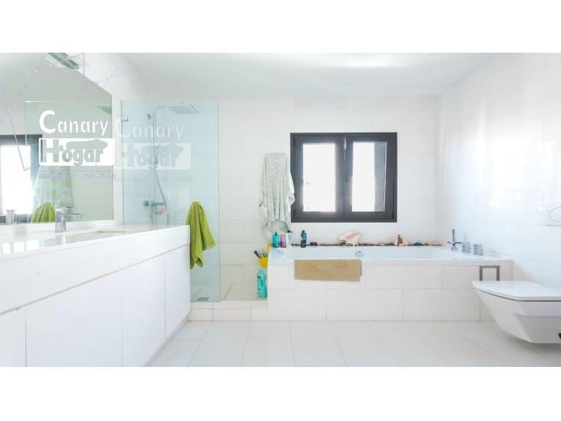 4 chambre Villa/Maison à vendre à Playa Fanabe avec piscine garage - 2 625 000 € (Ref: 9834143)