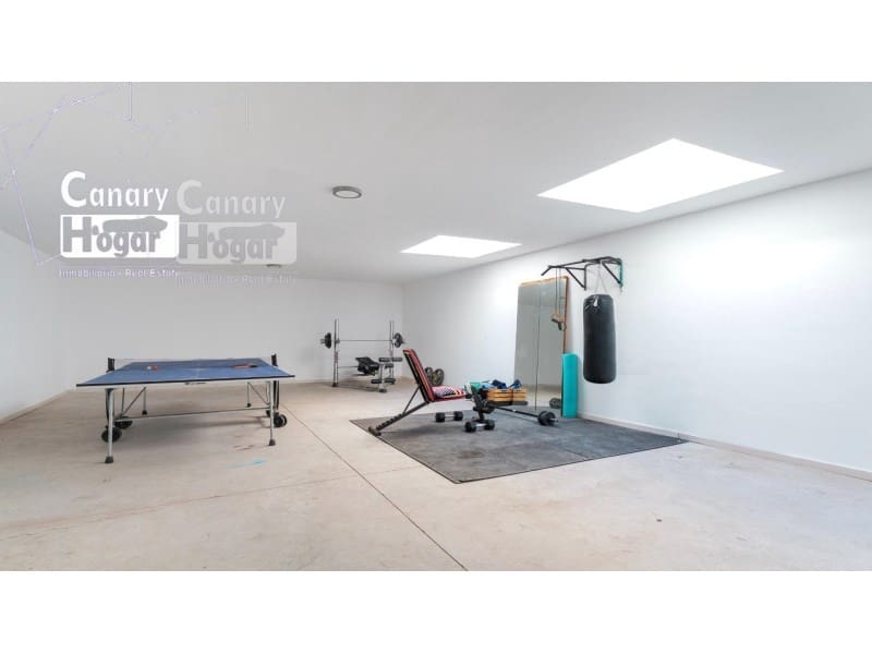 4 chambre Villa/Maison à vendre à Playa Fanabe avec piscine garage - 2 625 000 € (Ref: 9834143)