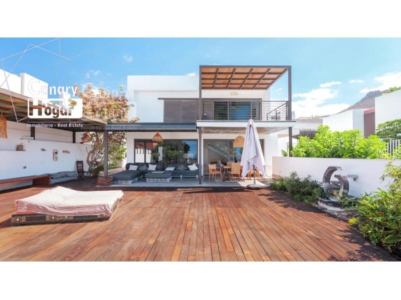 4 chambre Villa/Maison à vendre à Playa Fanabe avec piscine garage - 2 625 000 € (Ref: 9834143)