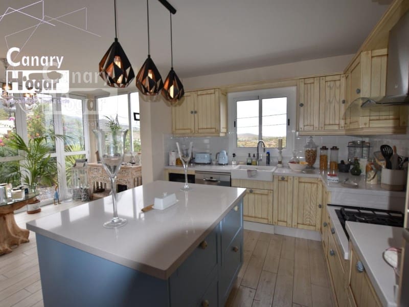 3 bedroom Finca/Country House for sale in San Miguel de Abona with garage - € 420,000 (Ref: 9834148)