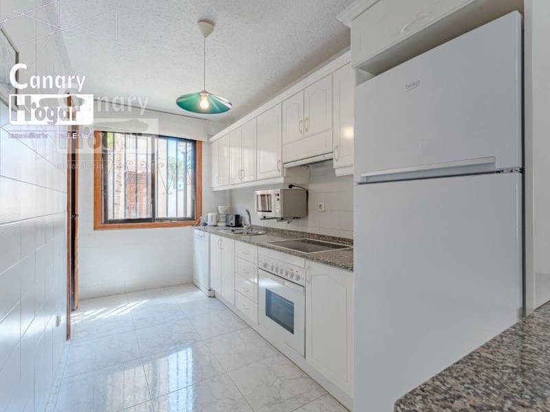 4 bedroom Villa for sale in Playa de las Americas - € 880,000 (Ref: 9834151)