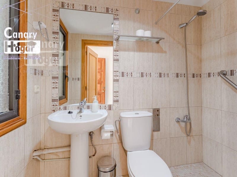 4 bedroom Villa for sale in Playa de las Americas - € 880,000 (Ref: 9834151)