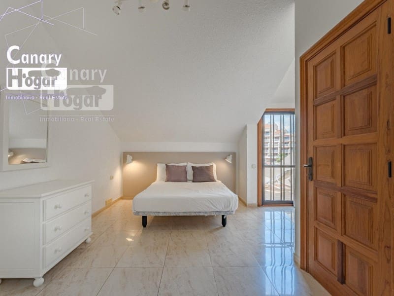 4 bedroom Villa for sale in Playa de las Americas - € 880,000 (Ref: 9834151)