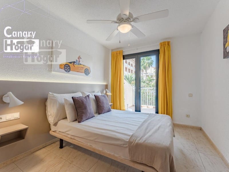 4 bedroom Villa for sale in Playa de las Americas - € 880,000 (Ref: 9834151)