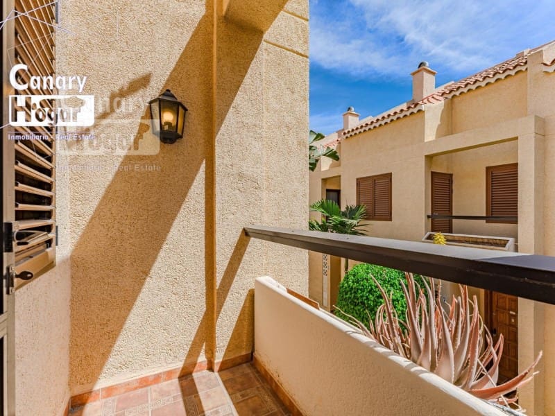 4 bedroom Villa for sale in Playa de las Americas - € 880,000 (Ref: 9834151)