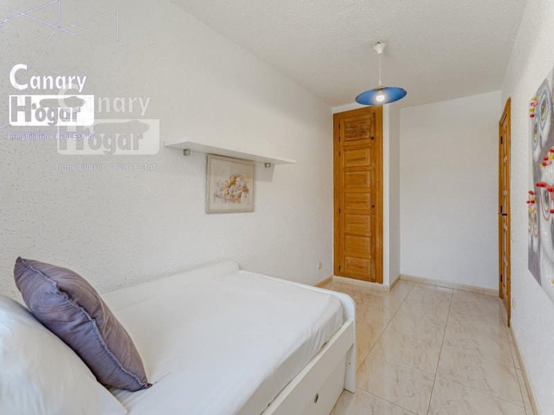 4 bedroom Villa for sale in Playa de las Americas - € 880,000 (Ref: 9834151)