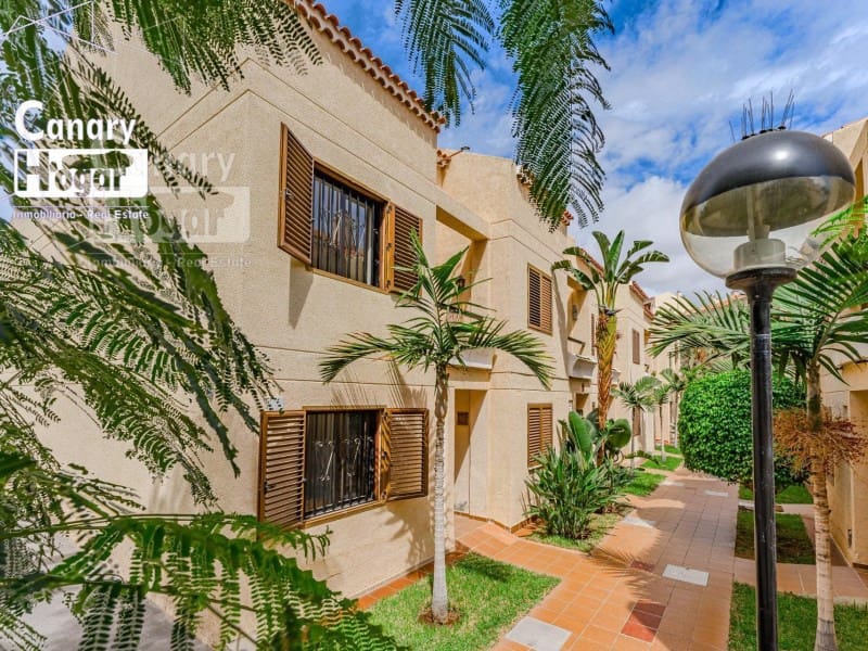 4 bedroom Villa for sale in Playa de las Americas - € 880,000 (Ref: 9834151)