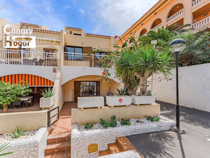 4 bedroom Villa for sale in Playa de las Americas - € 880,000 (Ref: 9834151)