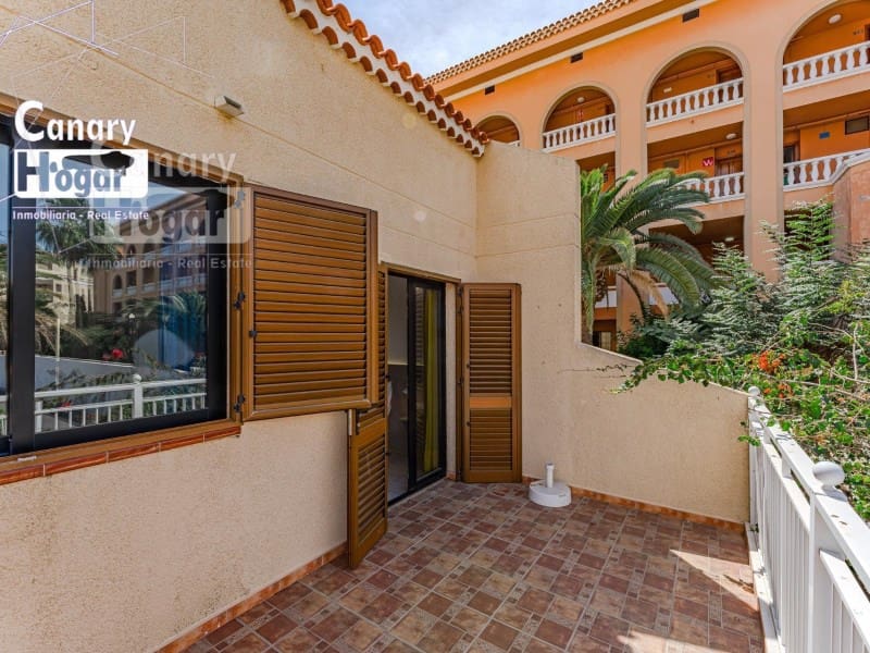 4 bedroom Villa for sale in Playa de las Americas - € 880,000 (Ref: 9834151)
