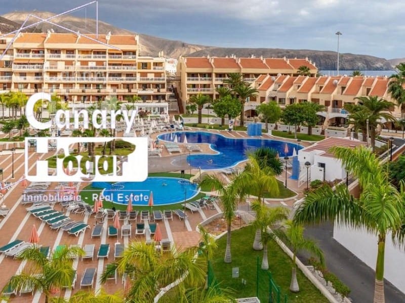 4 bedroom Villa for sale in Playa de las Americas - € 880,000 (Ref: 9834151)