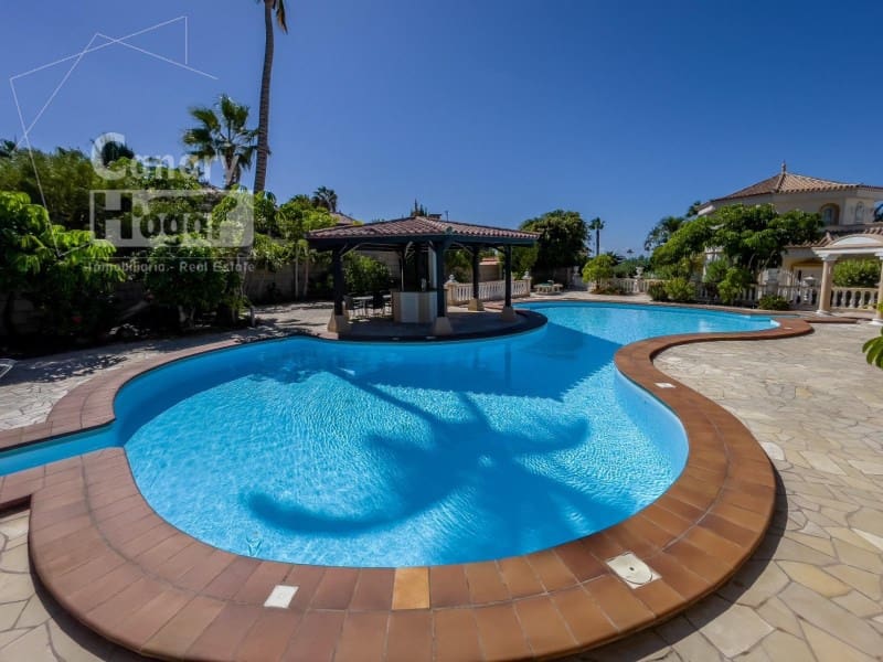 3 soveværelse Villa til salg i Playa del Duque med garage - € 2.999.000 (Ref: 9834152)