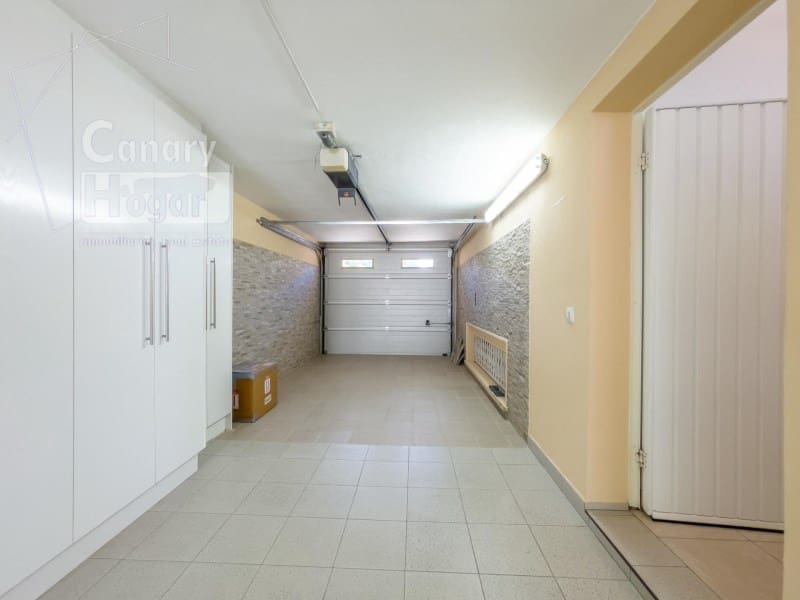 3 soveværelse Villa til salg i Playa del Duque med garage - € 2.999.000 (Ref: 9834152)