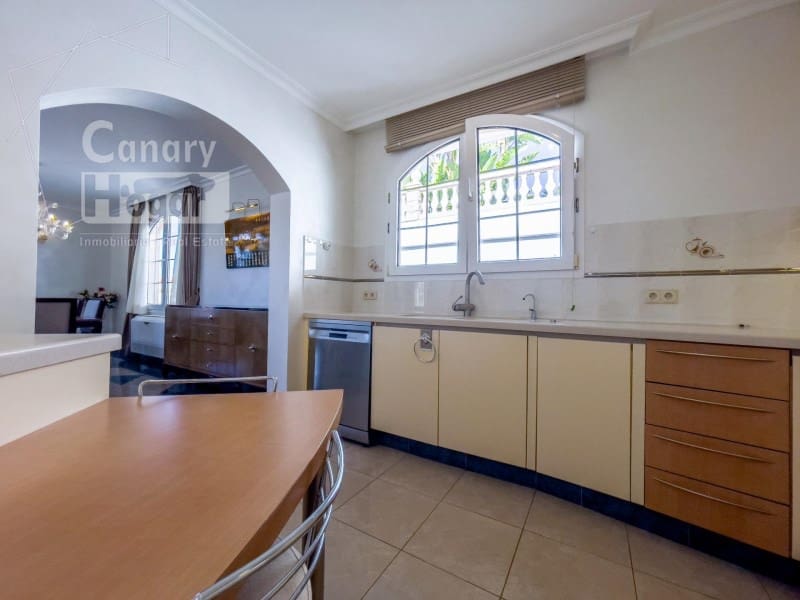 3 soveværelse Villa til salg i Playa del Duque med garage - € 2.999.000 (Ref: 9834152)
