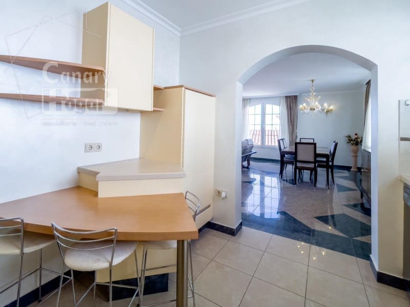 3 soveværelse Villa til salg i Playa del Duque med garage - € 2.999.000 (Ref: 9834152)