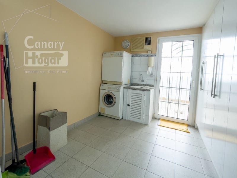3 soveværelse Villa til salg i Playa del Duque med garage - € 2.999.000 (Ref: 9834152)