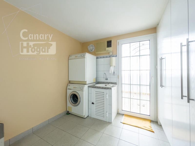 3 soveværelse Villa til salg i Playa del Duque med garage - € 2.999.000 (Ref: 9834152)