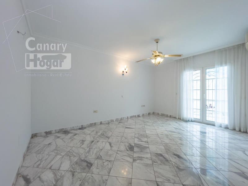 3 soveværelse Villa til salg i Playa del Duque med garage - € 2.999.000 (Ref: 9834152)