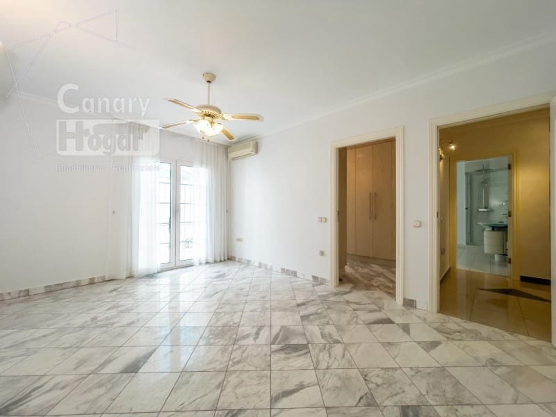 3 soveværelse Villa til salg i Playa del Duque med garage - € 2.999.000 (Ref: 9834152)