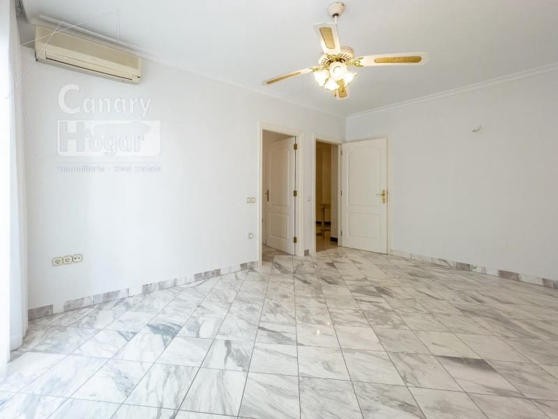 3 soveværelse Villa til salg i Playa del Duque med garage - € 2.999.000 (Ref: 9834152)