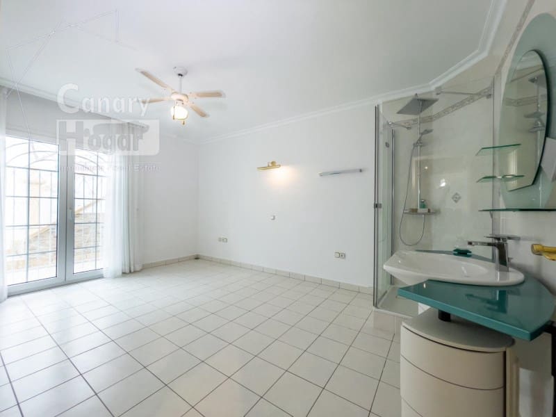 3 soveværelse Villa til salg i Playa del Duque med garage - € 2.999.000 (Ref: 9834152)