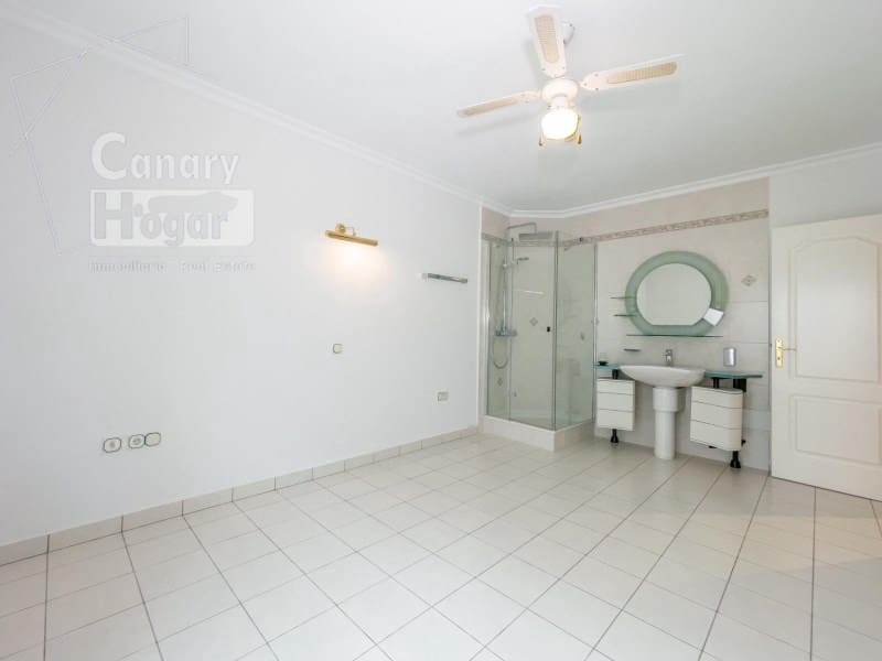 3 soveværelse Villa til salg i Playa del Duque med garage - € 2.999.000 (Ref: 9834152)