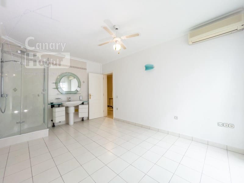 3 soveværelse Villa til salg i Playa del Duque med garage - € 2.999.000 (Ref: 9834152)