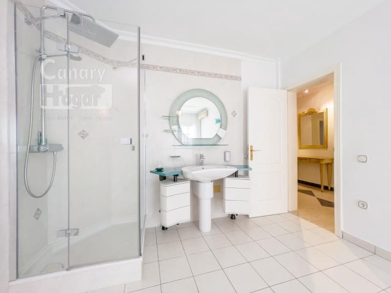 3 soveværelse Villa til salg i Playa del Duque med garage - € 2.999.000 (Ref: 9834152)