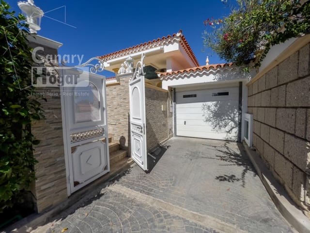 3 soveværelse Villa til salg i Playa del Duque, Adeje med garage - € 2.999.000 (Ref: 9834152)