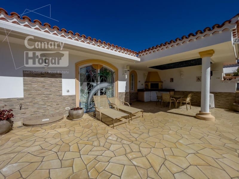 3 soveværelse Villa til salg i Playa del Duque med garage - € 2.999.000 (Ref: 9834152)