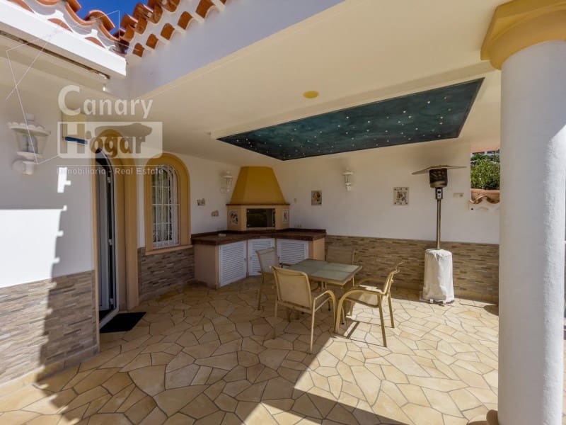3 soveværelse Villa til salg i Playa del Duque med garage - € 2.999.000 (Ref: 9834152)