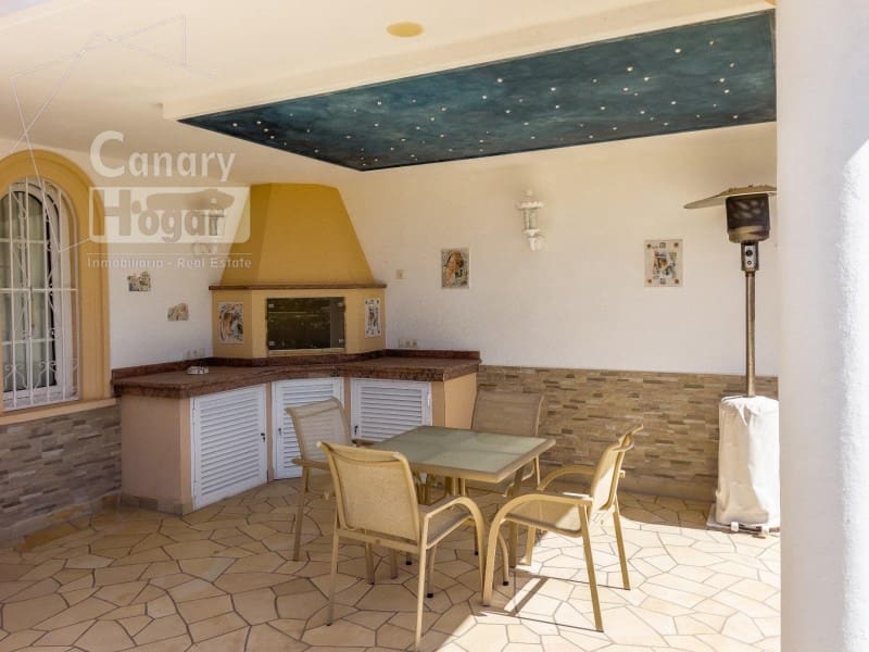 3 soveværelse Villa til salg i Playa del Duque med garage - € 2.999.000 (Ref: 9834152)