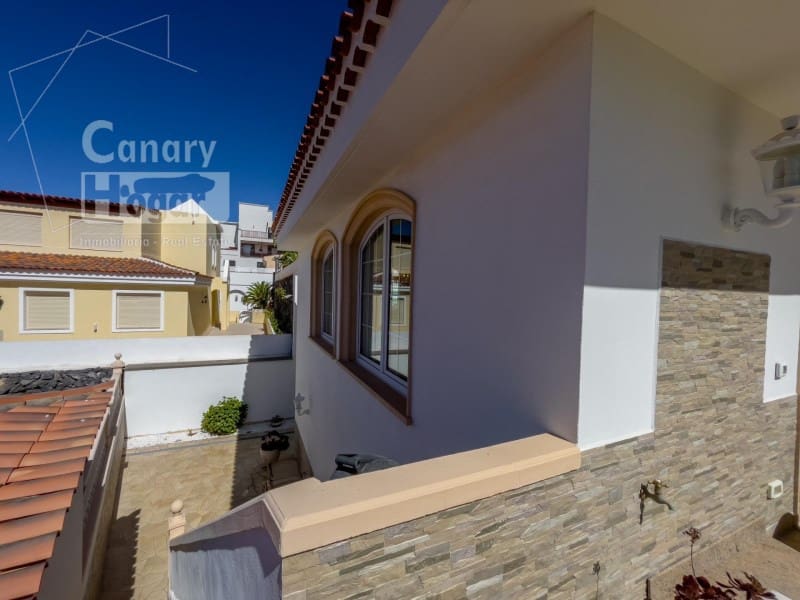 3 soveværelse Villa til salg i Playa del Duque med garage - € 2.999.000 (Ref: 9834152)