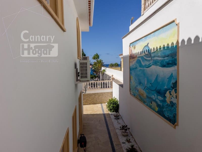 3 soveværelse Villa til salg i Playa del Duque med garage - € 2.999.000 (Ref: 9834152)