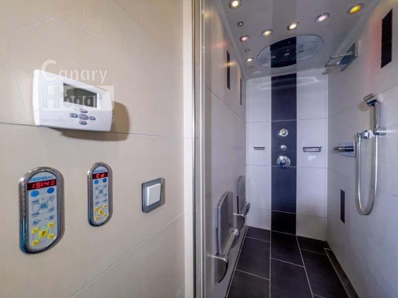 3 soveværelse Villa til salg i Playa del Duque med garage - € 2.999.000 (Ref: 9834152)