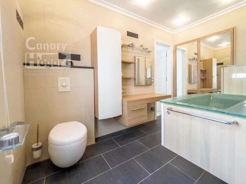 3 soveværelse Villa til salg i Playa del Duque med garage - € 2.999.000 (Ref: 9834152)
