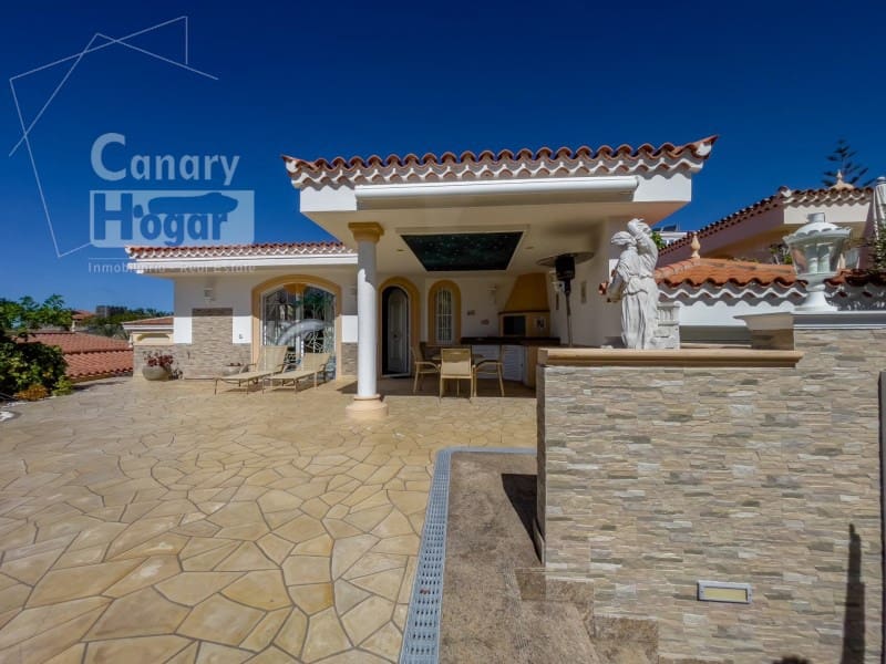 3 soveværelse Villa til salg i Playa del Duque med garage - € 2.999.000 (Ref: 9834152)