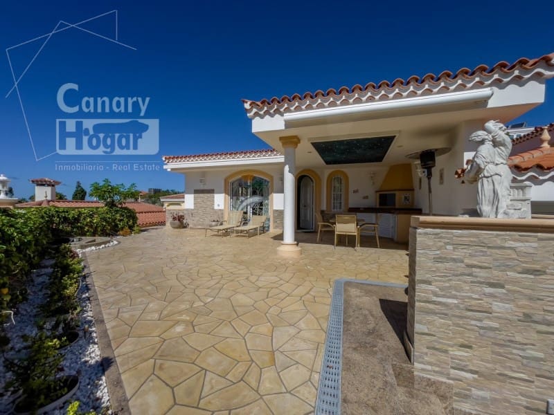 3 soveværelse Villa til salg i Playa del Duque med garage - € 2.999.000 (Ref: 9834152)