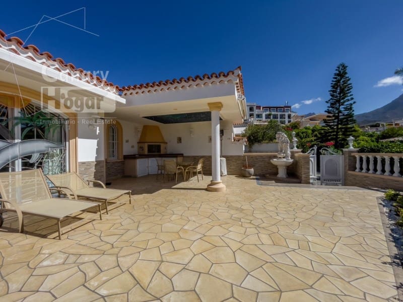 3 soveværelse Villa til salg i Playa del Duque med garage - € 2.999.000 (Ref: 9834152)