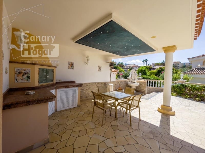3 soveværelse Villa til salg i Playa del Duque med garage - € 2.999.000 (Ref: 9834152)
