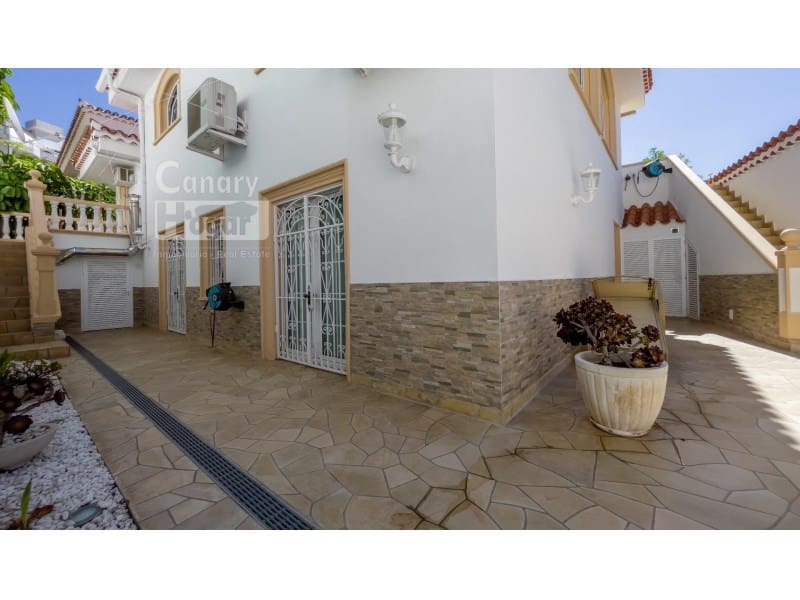 3 soveværelse Villa til salg i Playa del Duque med garage - € 2.999.000 (Ref: 9834152)