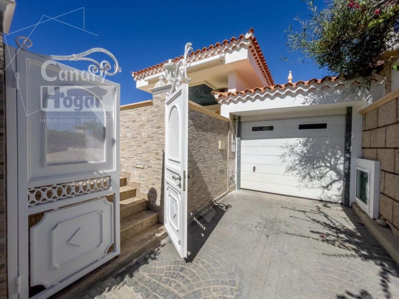 3 soveværelse Villa til salg i Playa del Duque med garage - € 2.999.000 (Ref: 9834152)