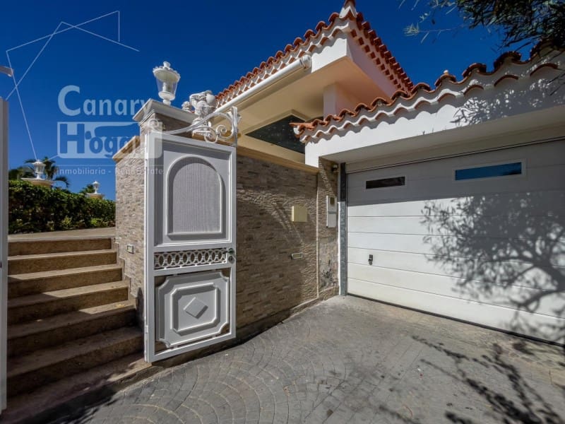 3 soveværelse Villa til salg i Playa del Duque med garage - € 2.999.000 (Ref: 9834152)