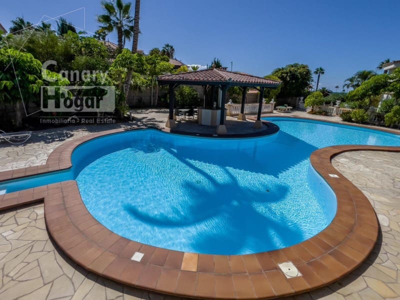 3 soveværelse Villa til salg i Playa del Duque med garage - € 2.999.000 (Ref: 9834152)